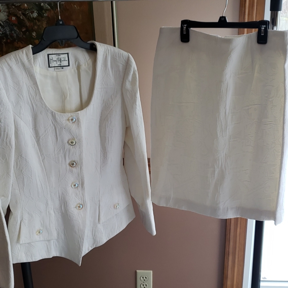 Mary McFadden White Skirt Suite, Sixe 14